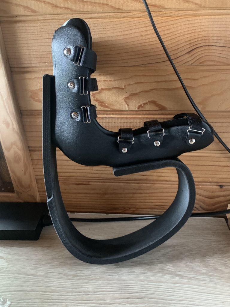 Orthoprothèse sur mesure pour patte avant ankylosée, adaptée à tout animal, conçue pour restaurer la mobilité et améliorer le confort – OSMI Orthopédie Vétérinaire